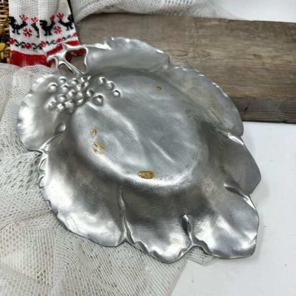 Vintage Solid Tin Pewter Grape Vine leaf Plate Tray - Picture 3 of 6
